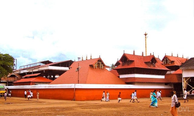 Pilgrimage Tourism in Kerala: Temples, Churches & Mosques 6 guruvayur-sri-krishna-temple
