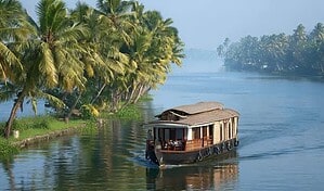 Kerala Itinerary 5 Days vs 7 Days – Which One Should You Choose? 6 Houseboat in Alleppey
