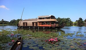 Kerala Itinerary 5 Days vs 7 Days – Which One Should You Choose? 13 Alleppey Houseboat
