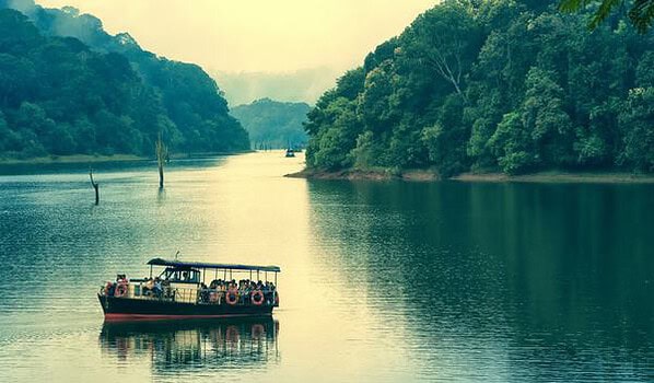Alleppey vs Thekkady – Which Is Better for Your Kerala Trip? 8 Alleppey vs Thekkady – Which Is Better for Your Kerala Trip? 4