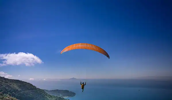 Vagamon vs Munnar – Which Is Better for Your Kerala Trip? 6 Paragliding